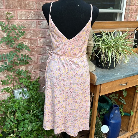 BCBG Generation Floral Wrap Pleated Dress Rose Smoke Size XS - Picture 5 of 11